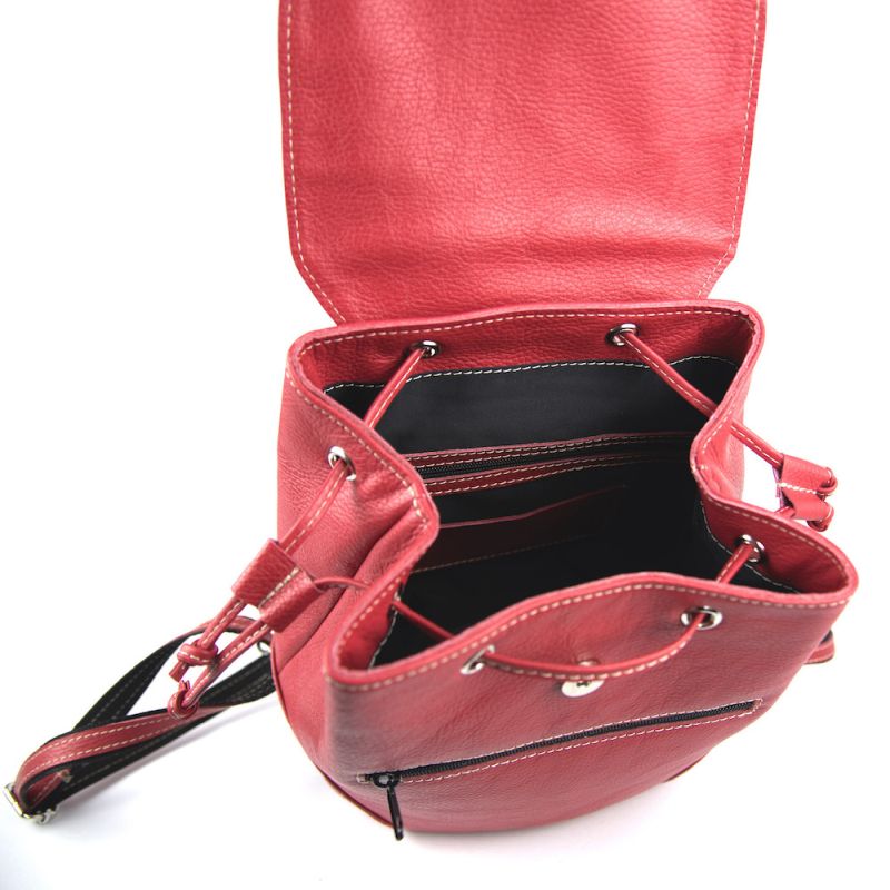 Praktický kožený batoh v červenej farbe