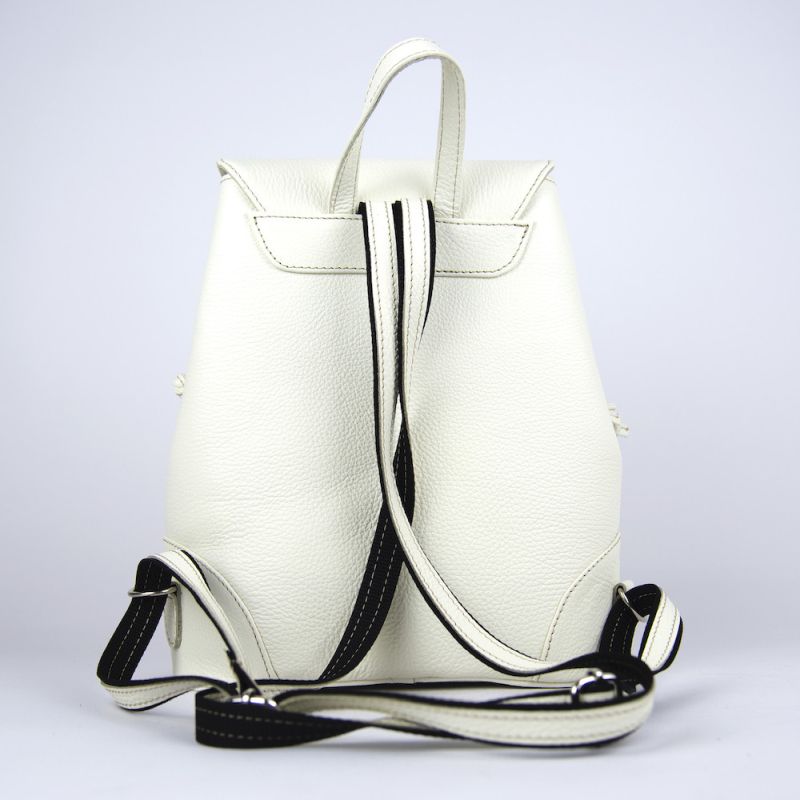 Praktický kožený batoh v krémovej farbe