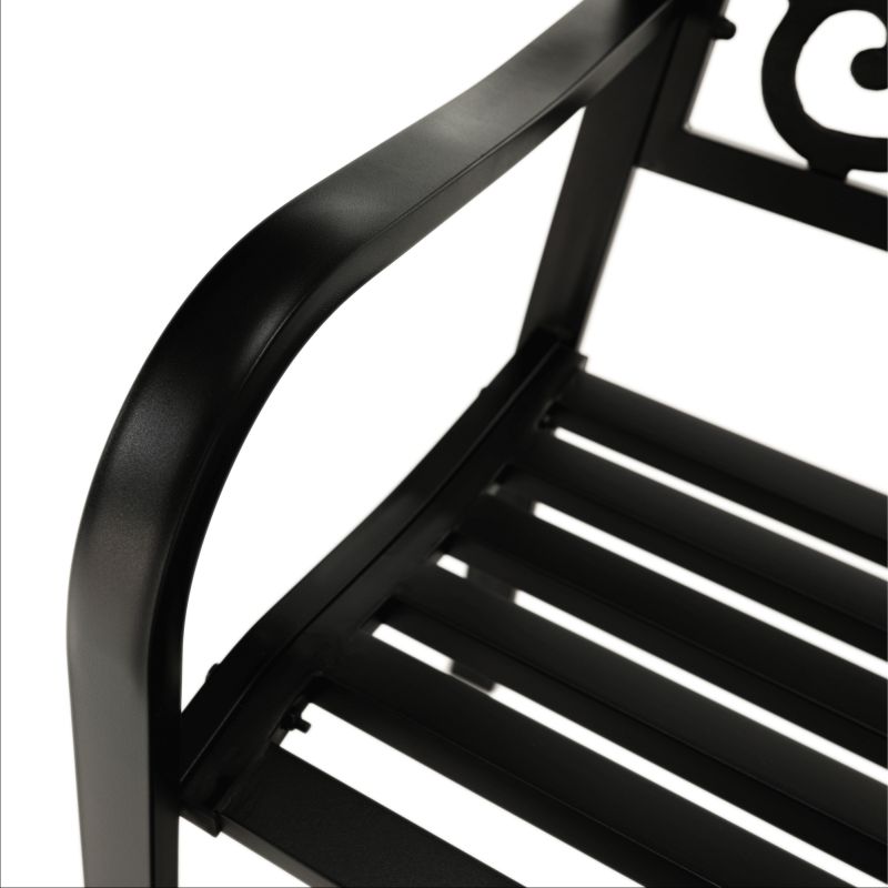 Jednoduchá záhradná kovová lavička čierna