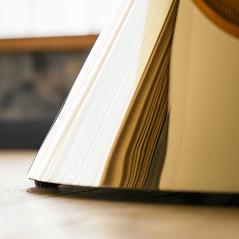 Okrúhly konferenčný stolík, zlatá-biely mramor