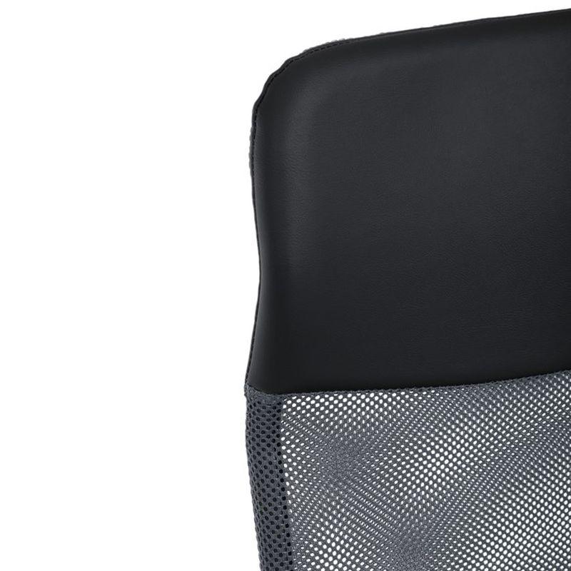 Jednoduchá kancelárska stolička sivej farby