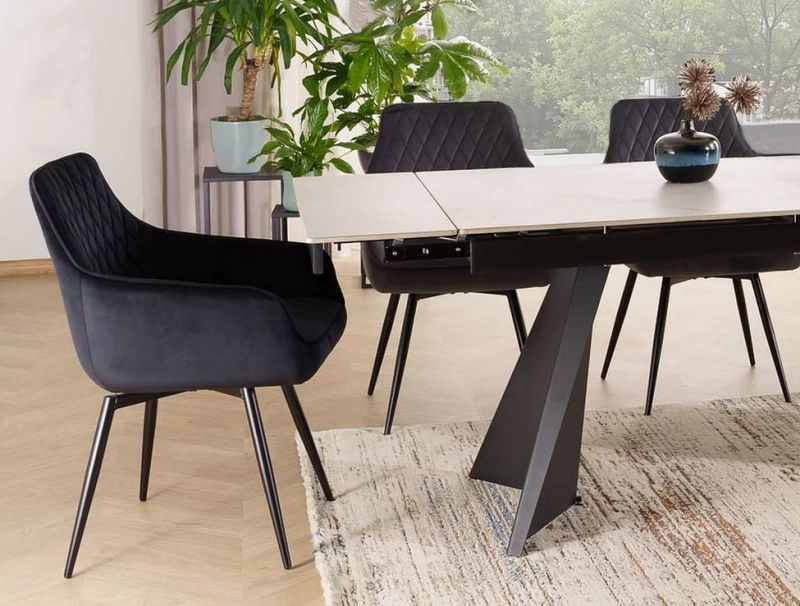 Skvelá jedálenská stolička, látka VELVET, čierna-čierna bluvel 19