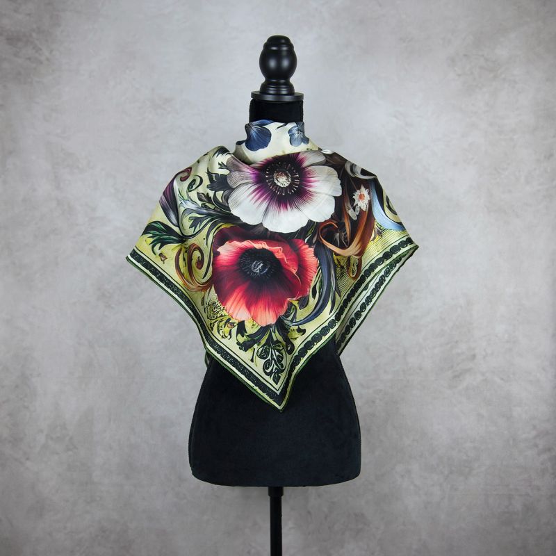 Módna hodvábna šatka LÚČNE KVETY - ZELENÉ, 90 x 90cm