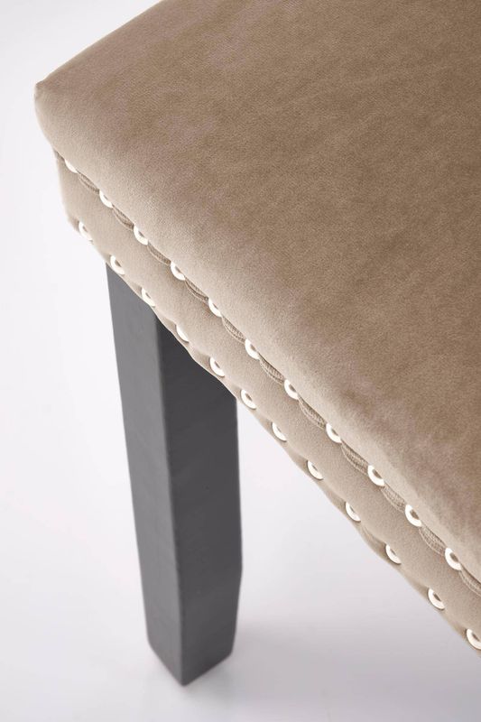 Jedálenská stolička, čierne drevené nohy-béžová látka