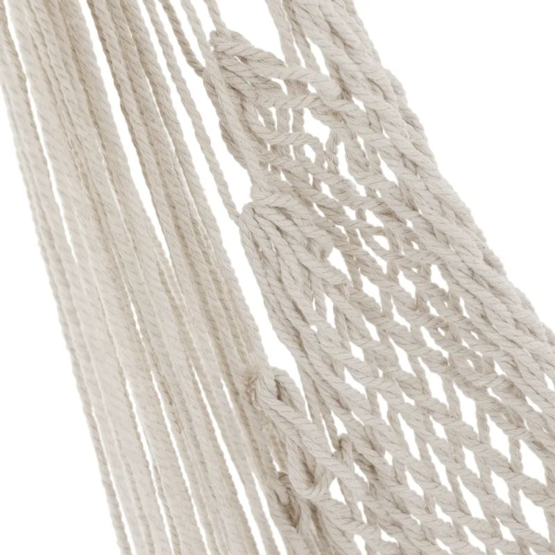 Závesné hojdacie kreslo vyrobené zo siete, biele