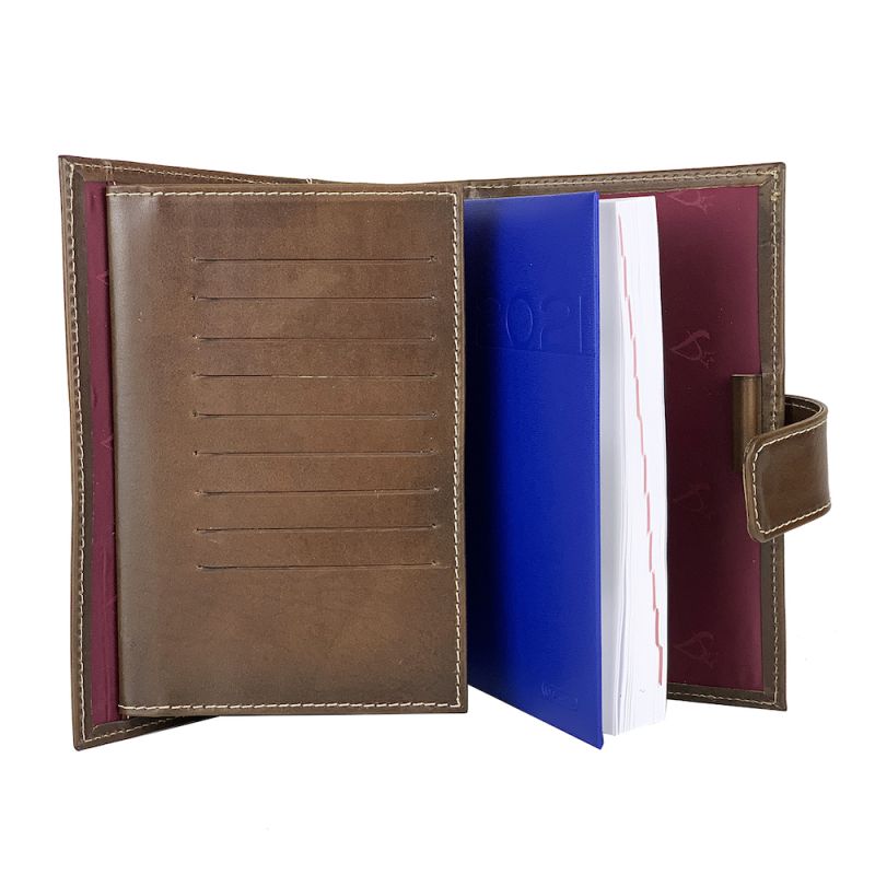 Kožený pracovný diár v hnedej farbe, ručne tamponovaný (limitovaná edícia)