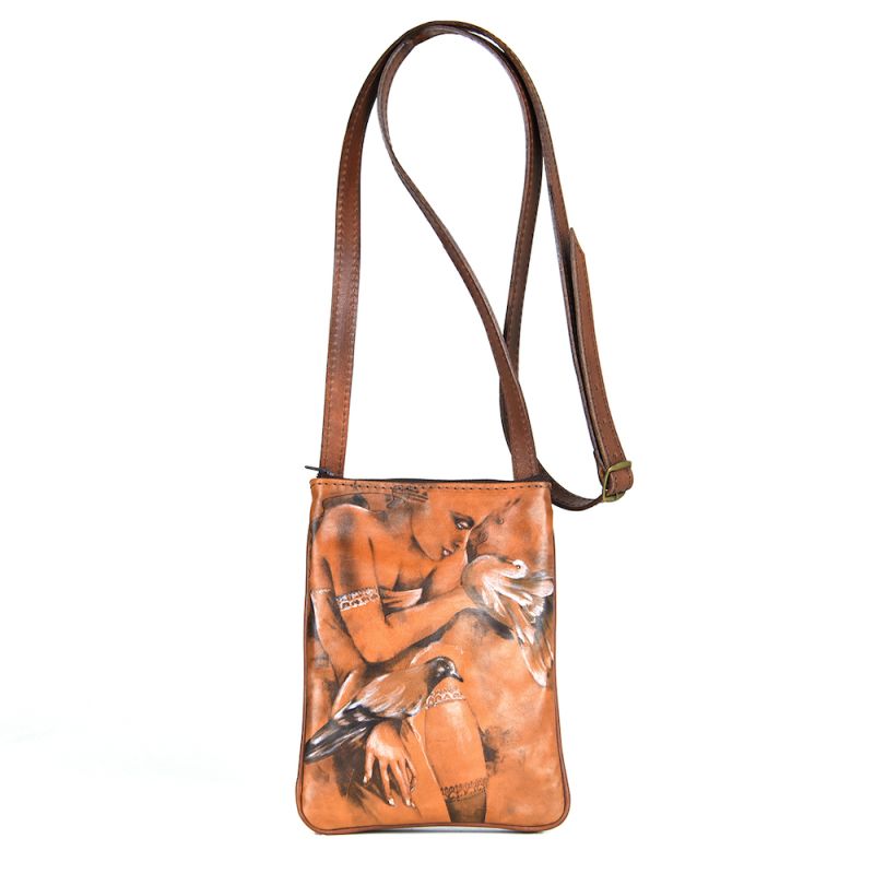 Ručne maľovaná crossbody kabelka s motívom Žena s holubmi