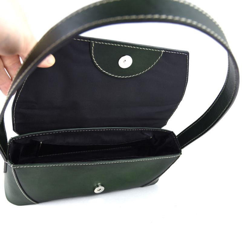 Kožená kabelka ručne tieňovaná v zelenej farbe