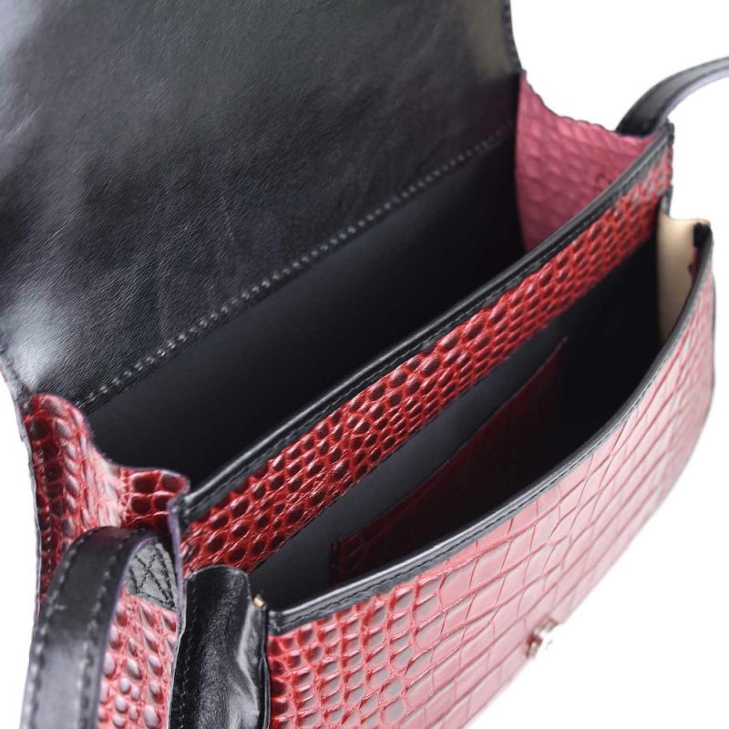 Dámska kabelka crossbody z hovädzej kože s dezénom krokodíla v bordovej farbe