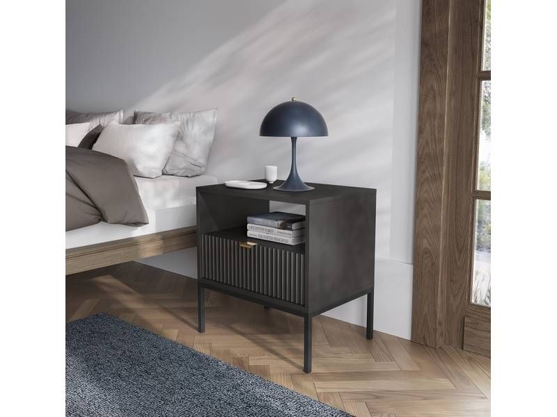 Nočný stolík na nožičkách, čierna