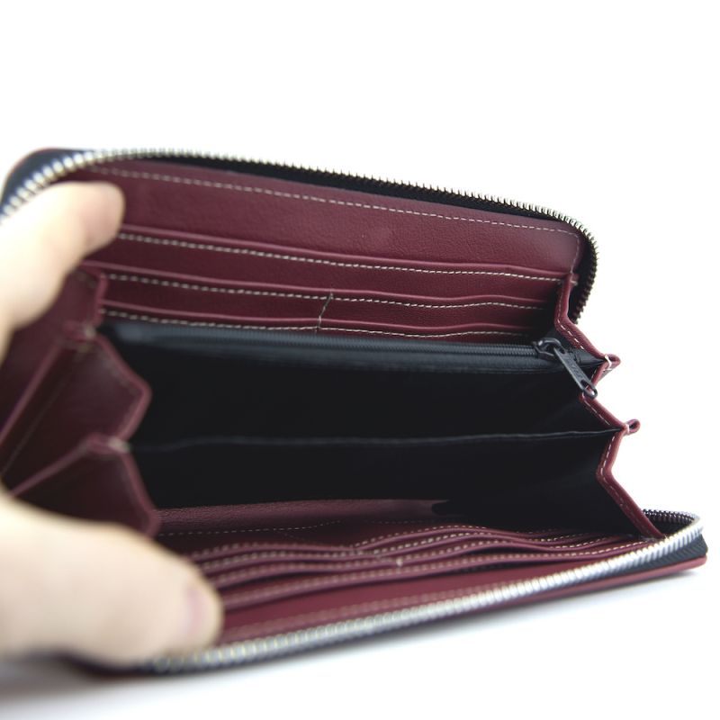 Módna dámska vyšívaná kožená peňaženka č.8606 s motívom Včeličiek, bordová farba