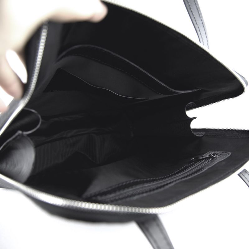 Luxusná kožená kabelka 8192 s reliéfnym dezénom kože v čiernej farbe