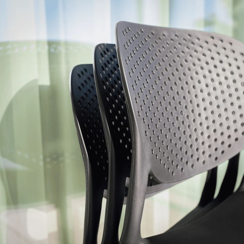 Stolička plastová stohovateľná, čierna