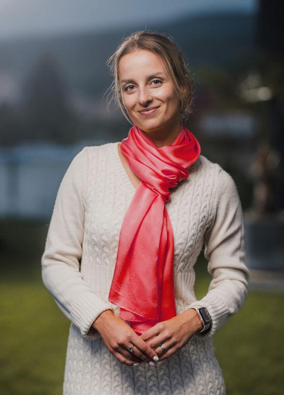 Hodvábny šál RUŽOVO-ČERVENÝ, Vyrobený na Slovensku, 175 x 45cm