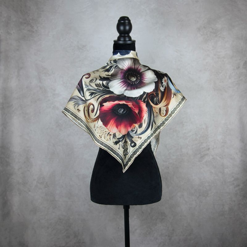 Módna hodvábna šatka LÚČNE KVETY - BÉŽOVÉ, 90 x 90cm