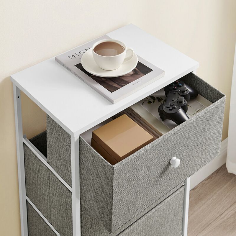 Komoda s 4 látkovými zásuvkami v sivo-bielom prevedení