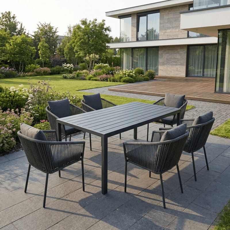 Moderný záhradný stôl v sivej farbe, hliník, polywood