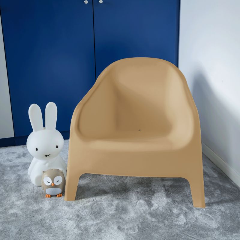 Záhradné stohovateľné kreslo, hnedý plast