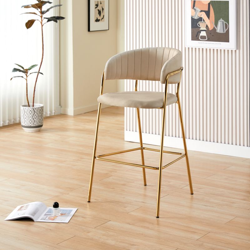 Dizajnová barová stolička béžová Velvet látka so zlatými nohami