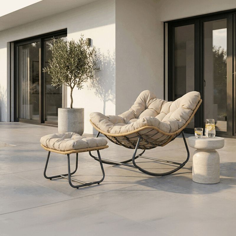 Záhradné hojdacie kreslo  s podnožkou, krémové, z kovu a polyratanu