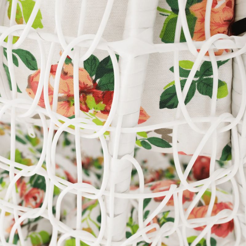 Závesné kreslo s jedinečným dizajnom biele