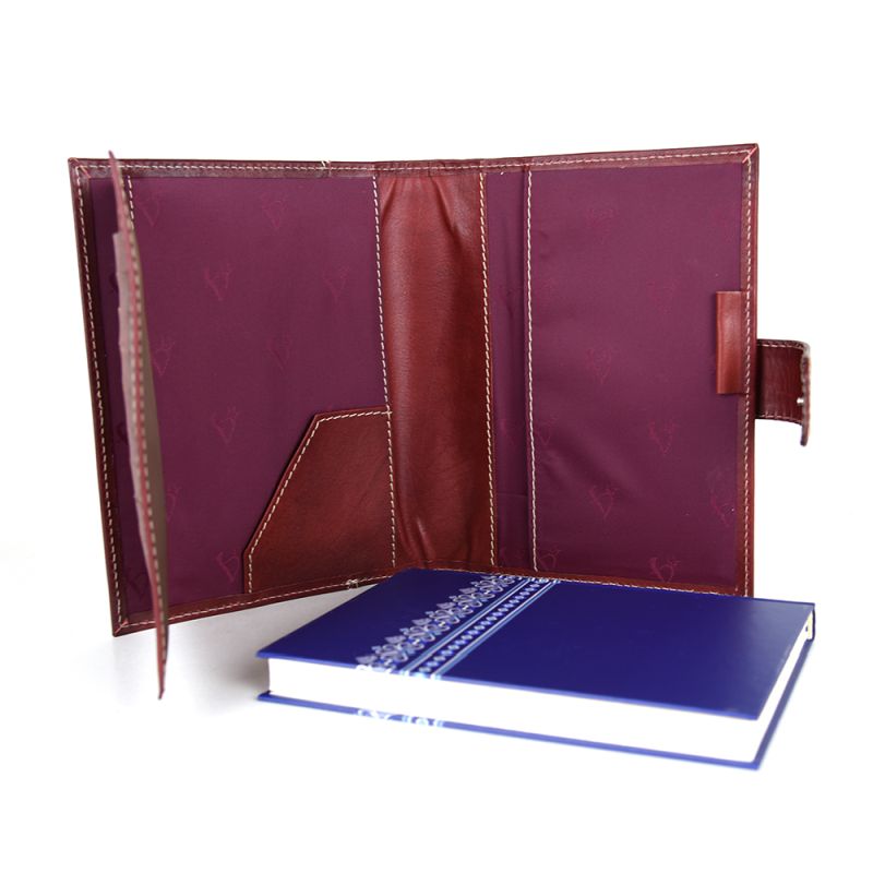 Kožený pracovný diár v bordovej farbe, ručne tamponovaný (limitovaná edícia)