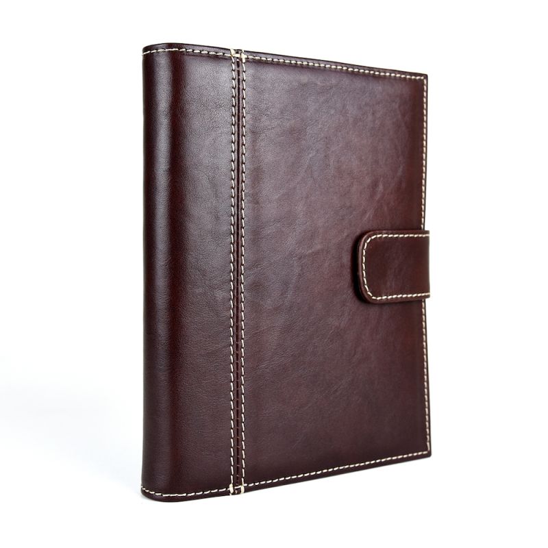 Kožený pracovný diár v tmavo hnedej farbe (svetlé prešitie)