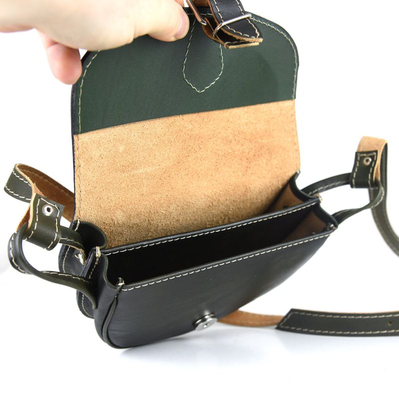 Módna MINI kožená kabelka v tmavo zelenej farbe