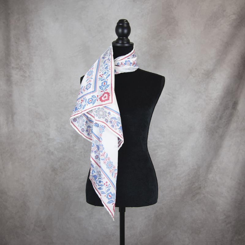 Módna hodvábna šatka TANEČNICA, 90 x 90cm