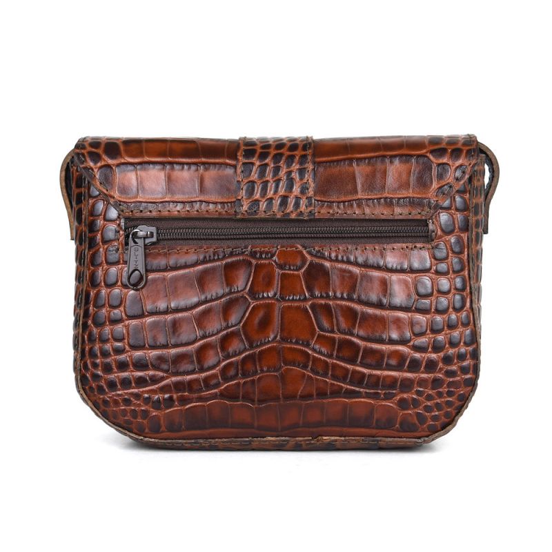 Malá dámska kabelka crossbody z hovädzej kože s dezénom krokodíla v hnedej farbe