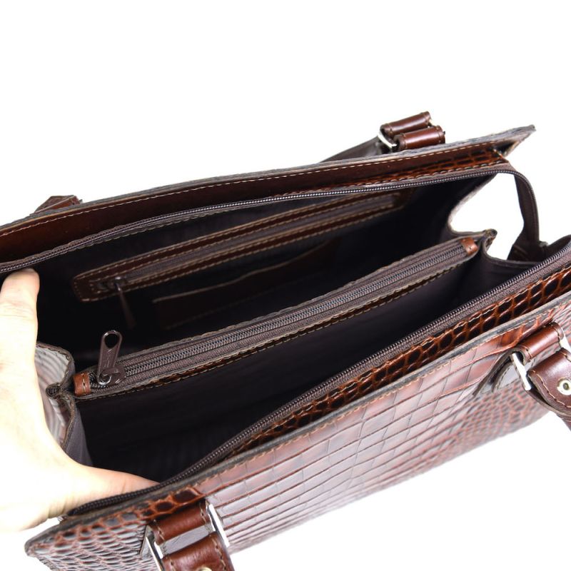 Kabelka z pravej hovädzej kože s dezénom krokodíla v hnedej farbe
