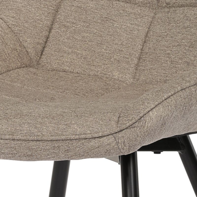 Jedálenská stolička potiahnutá krémovou látkou