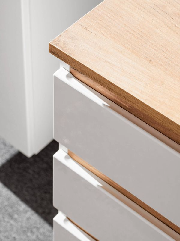 Kúpeľňová skrinka 820 biela/dub