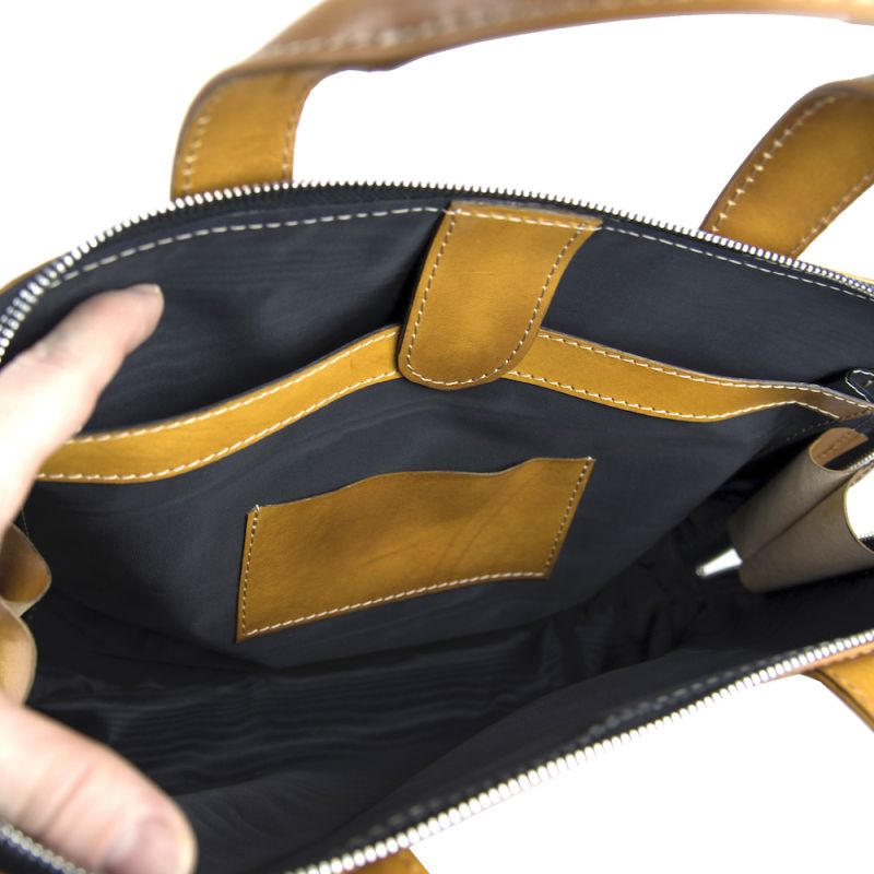 Dámska kožená kabela vhodná na formát A4, ručne tieňovaná, tmavo žltá farba