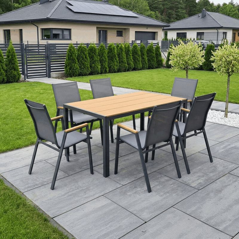 Moderná záhradná stolička v elegantnej šedej farbe