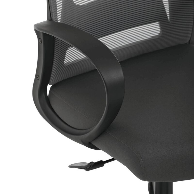 Praktická kancelárska stolička v kombinácii sivej sieťoviny a čierneho plastu