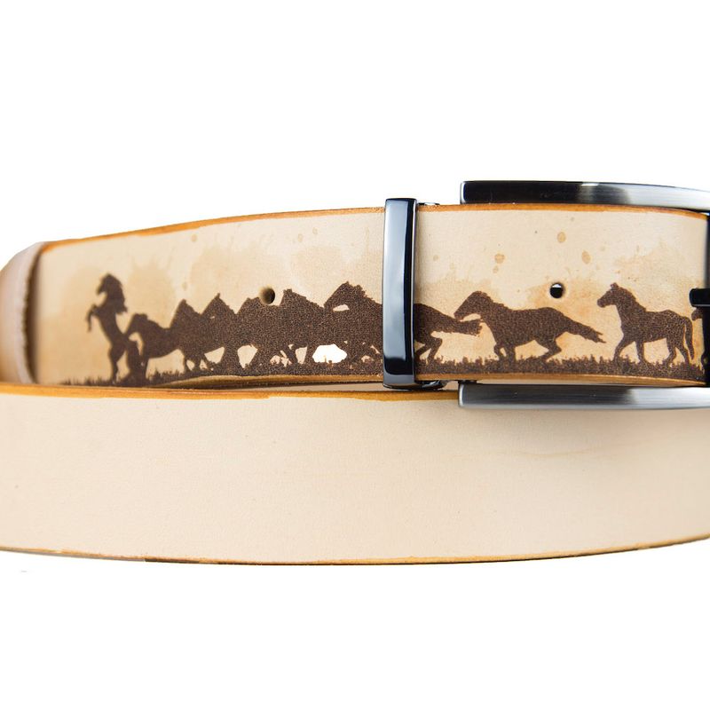 Maľovaný a gravírovaný kožený opasok – Kone, 139 cm, Limitovaná edícia 03