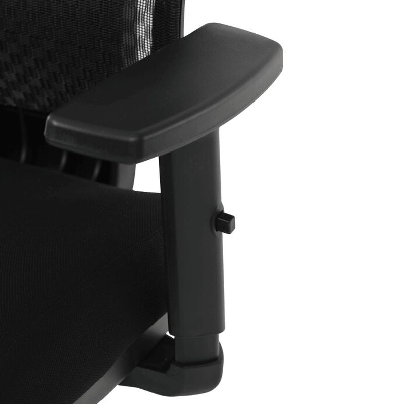 Kancelárska stolička s čiernym mesh poťahom a synchrónnym mechanizmom