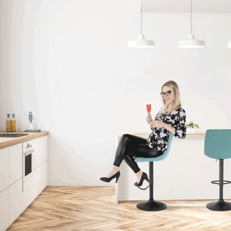 Príjemná a pohodlná barová stolička mentolová