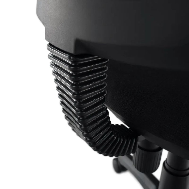 Jednoduchá kancelárska stolička čierna látka