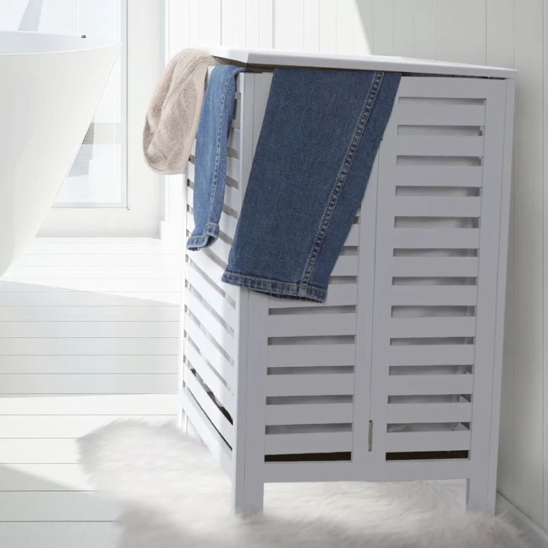 Kôš na bielizeň vyrobený z bambusu biely