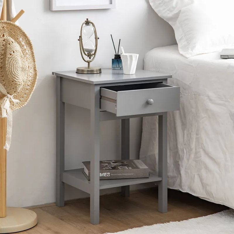 Elegantný a jednoduchý nočný stolík sivý
