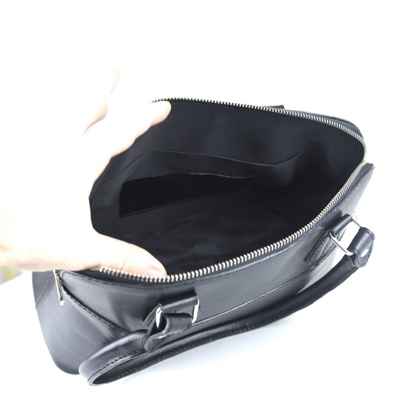 Módna nadčasová kožená kabelka z pravej kože v čiernej farbe