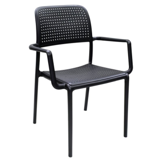 Stohovateľná stolička plastová s podrúčkami, v čiernej farbe
