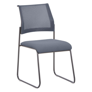 Zasadacia stohovateľná stolička v sivej sieťovine