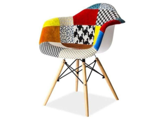 Originálne kreslo navrhnuté v patchwork štýle