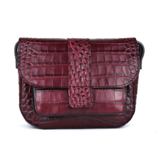 Malá dámska kabelka crossbody z hovädzej kože s dezénom krokodíla v bordovej farbe