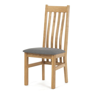 Drevená jedálenská stolička vo farbe dub čalúnená šedou látkou
