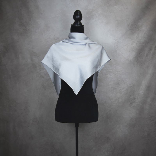 Hodvábna šatka STRIEBORNÁ 90 x 90cm